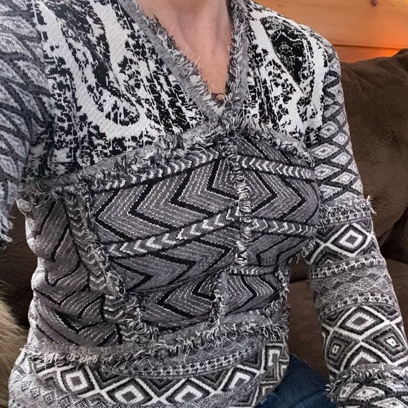 Altuzarra sweater. Very warm and thick. So soft. Excellent used condition - Picture 1 of 6